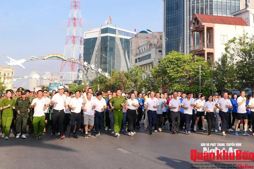 Nghệ An tổ chức chạy phong trào hưởng ứng "Chung một quyết tâm xây dựng xã, phường không ma túy"