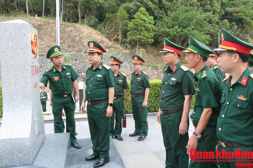 Quân khu 4 kiểm tra đảm bảo an ninh, an toàn Giao lưu hữu nghị Quốc phòng biên giới Việt Nam – Lào lần thứ 3.