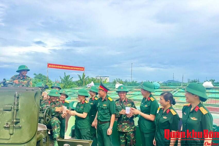 Hội Phụ nữ Lữ đoàn Phòng không 283 tổ chức hoạt động động viên, tiếp sức bộ đội