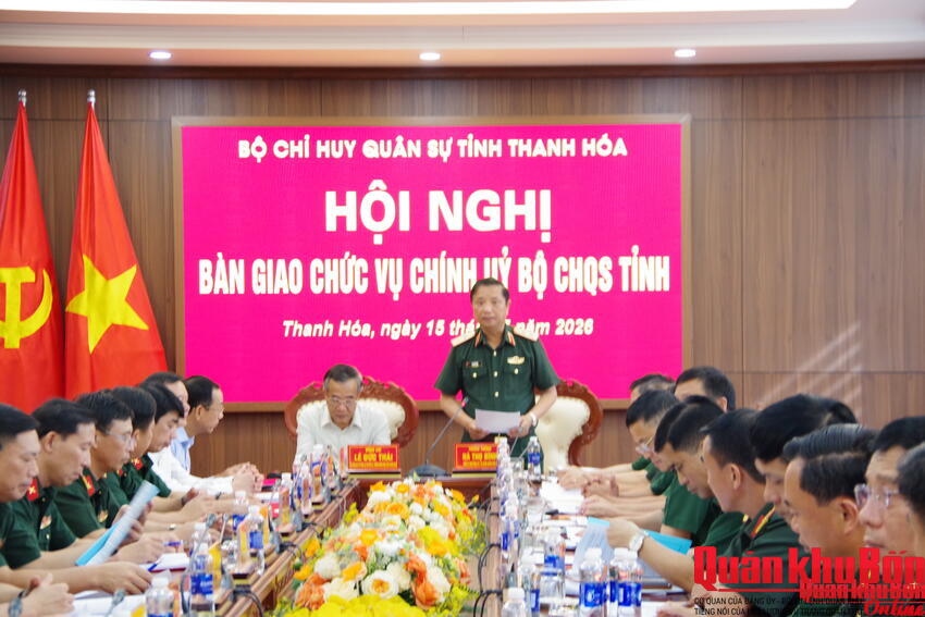 Quân khu 4: Bàn giao chức vụ Chính ủy Bộ Chỉ huy Quân sự tỉnh Thanh Hóa.