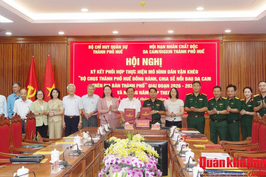 Bộ Chỉ huy Quân sự thành phố Huế ký kết Chương trình hỗ trợ nạn nhân chất độc da cam