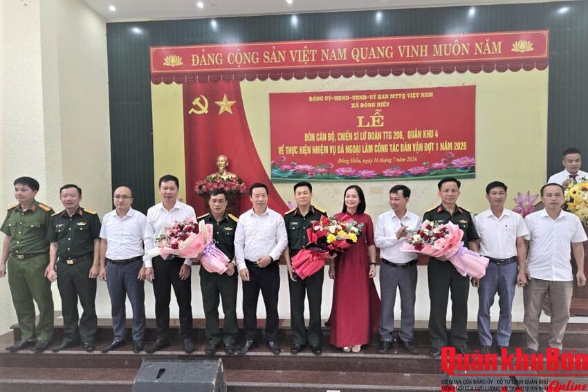 Lữ đoàn Tăng - Thiết giáp 206 (Quân khu 4) hành quân dã ngoại làm công tác dân vận đợt 1 năm 2026