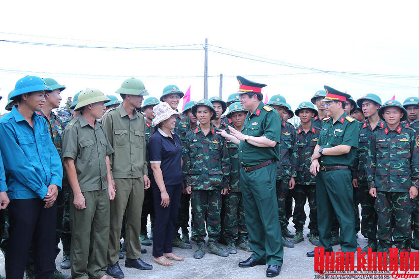 Quân khu 4 kiểm tra, động viên lực lượng làm công tác dân vận tại Thanh Hóa