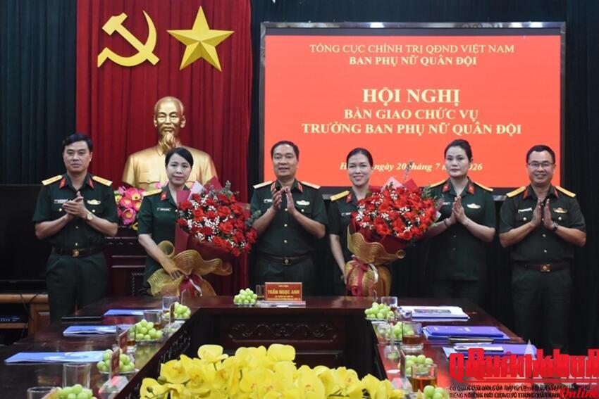 Bàn giao chức vụ Trưởng ban Phụ nữ Quân đội