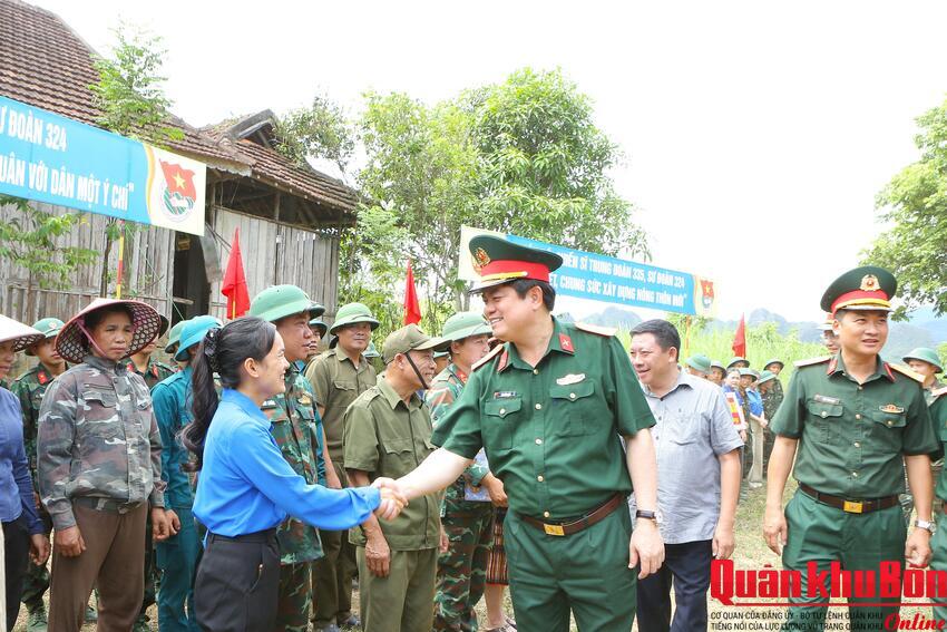 Cục Chính trị Quân khu 4 kiểm tra nhiệm vụ hành quân dã ngoại làm công tác dân vận tại Nghệ An