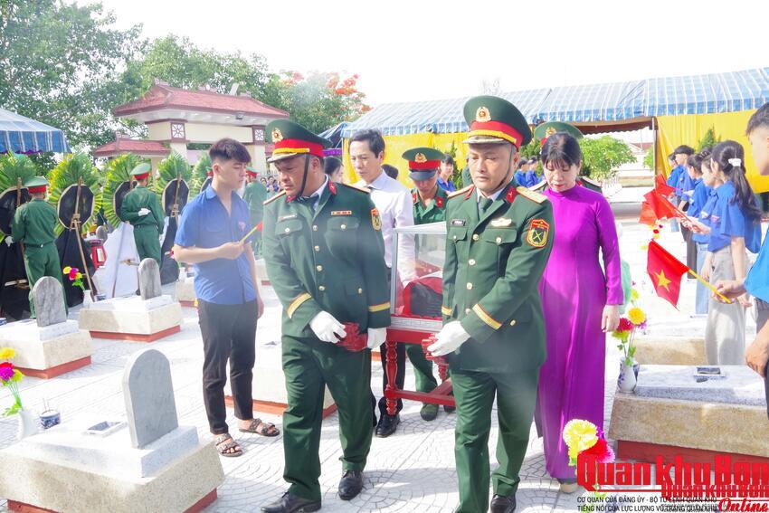 Xã Hiếu Giang, tỉnh Quảng Trị truy điệu, an táng 2 hài cốt liệt sĩ