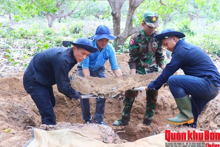 Đẩy mạnh tìm kiếm, quy tập và xác định danh tính hài cốt liệt sĩ (HCLS): Nhiệm vụ chính trị đặc biệt cần sự chung tay của cả hệ thống chính trị