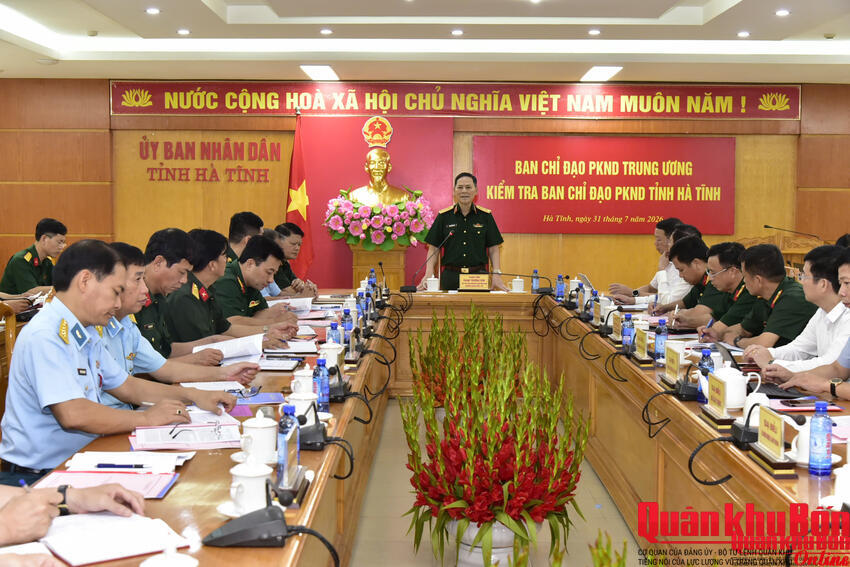 Ban Chỉ đạo Phòng không Nhân dân Trung ương do Thượng tướng Phạm Trường Sơn, Phó Tổng Tham mưu trưởng Quân đội Nhân dân Việt Nam, Phó Trưởng Ban Chỉ đạo Phòng không Nhân dân Trung ương kiểm tra Ban Chỉ đạo Phòng không Nhân dân tỉnh Hà Tĩnh.