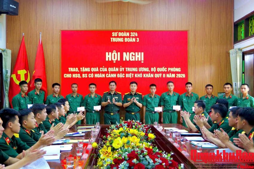 Trung đoàn 3 (Sư đoàn  324) trao hỗ trợ quân nhân