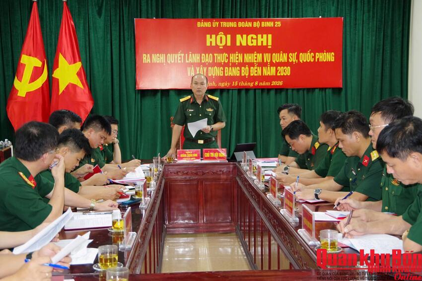Đại tá Phạm Văn Sâm chỉ đạo các hội nghị Đảng bộ