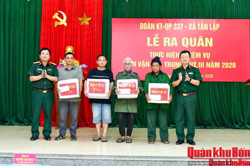 Đoàn Kinh tế - Quốc phòng 337: Hành quân làm công tác dân vận trên địa bàn xã Tân Lập, tỉnh Quảng Trị