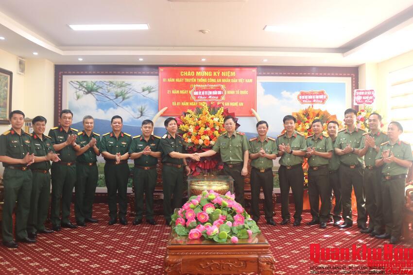 Bộ Tư lệnh Quân khu 4 chúc mừng Công an tỉnh Nghệ An