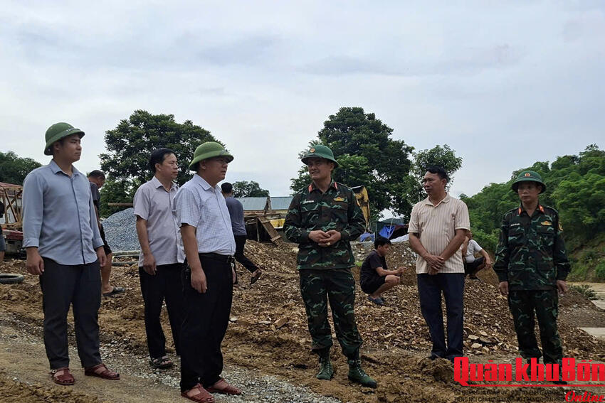 Trung đoàn 22 (Bộ Chỉ huy Quân sự tỉnh Nghệ An) kiểm tra, nắm tình hình mưa lũ tại xã Yên Hòa
