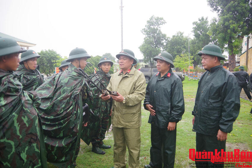 Quân khu 4 kiểm tra sẵn sàng phòng chống thiên tai, cứu hộ, cứu nạn tại Sư đoàn 324