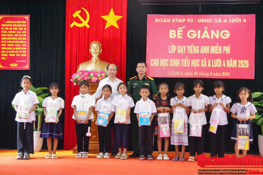 Đoàn Kinh tế - Quốc phòng 92, Quân khu 4: Bế mạc lớp học tiếng Anh miễn phí cho học sinh trên địa bàn