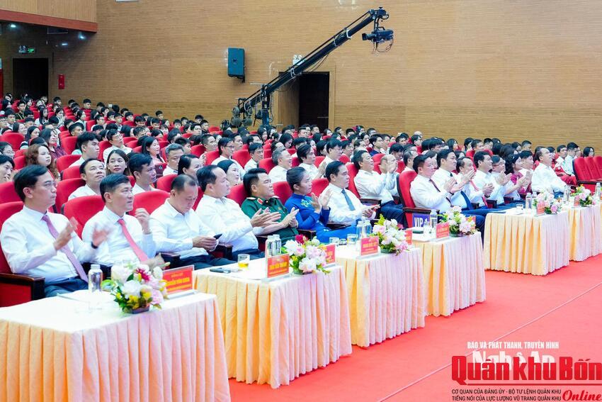 Nghệ An tuyên dương 162 học sinh đạt giải quốc tế, quốc gia và đạt điểm cao tại Kỳ thi năm 2026