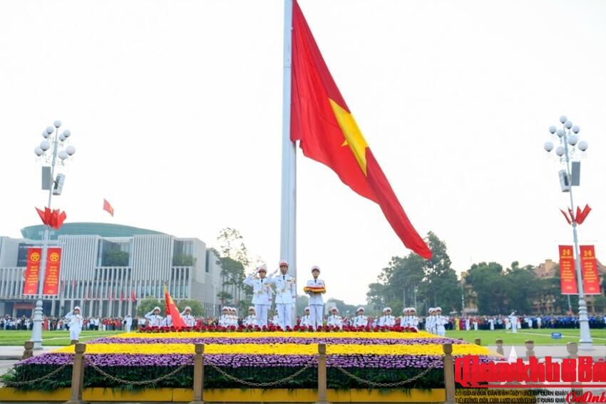 Thiêng liêng Lễ Thượng cờ tại Quảng trường Ba Đình trong ngày Quốc khánh