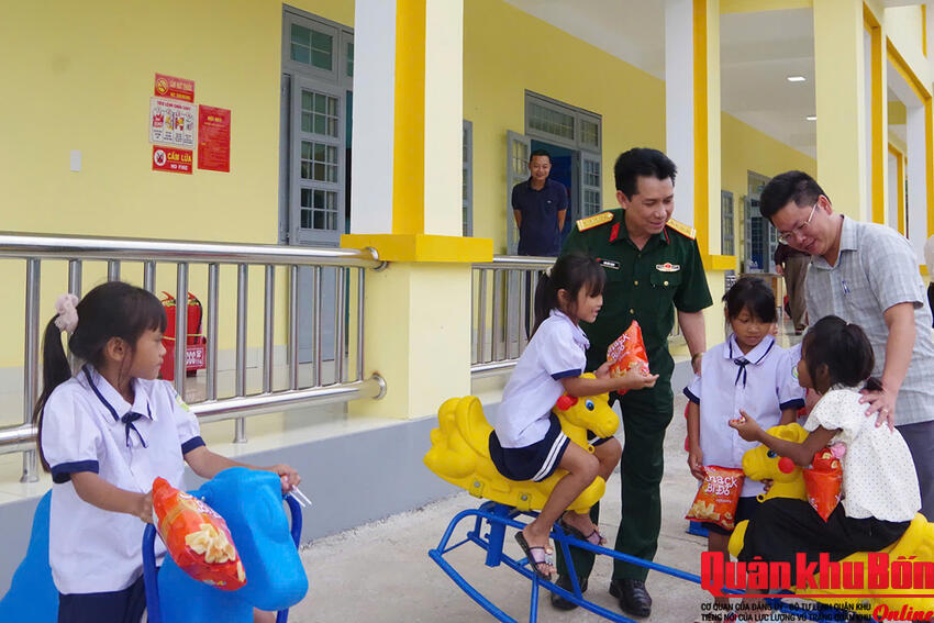 Niềm vui năm học mới ở điểm trường Cha Lo