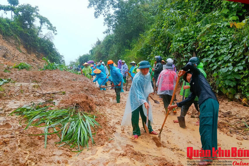 Bộ Chỉ huy Quân sự thành phố Huế: Khẩn trương khắc phục sạt lở tại thôn Pâr Ay