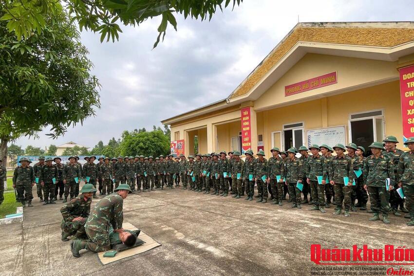 Lữ đoàn Pháo binh 16 (Quân khu 4) tập huấn cấp cứu đuối nước