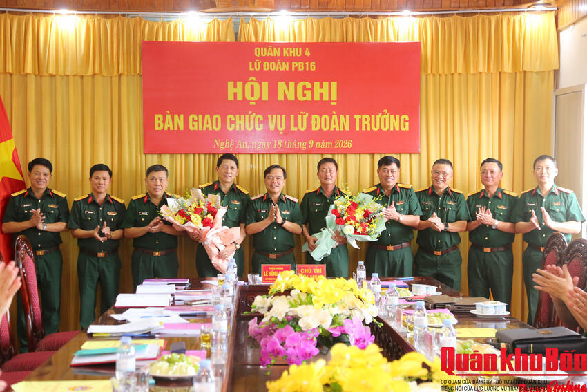 Quân khu 4: Bàn giao chức vụ Lữ đoàn trưởng Lữ đoàn Pháo binh 16