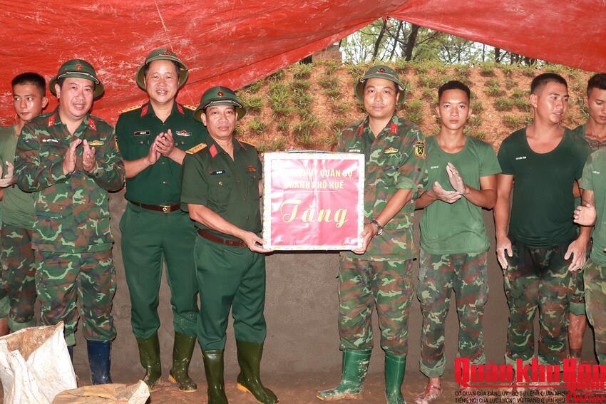 Bộ Chỉ huy Quân sự thành phố Huế: Thăm, động viên lực lượng xây dựng Sở chỉ huy diễn tập tại tỉnh Nghệ An