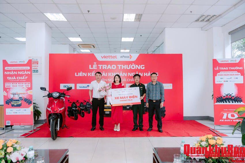 Viettel Nghệ An trao thưởng xe máy điện cho khách hàng ePasss: Khẳng định nỗ lực kiến tạo hệ sinh thái số vì khách hàng