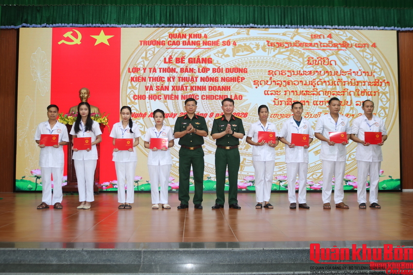 Quân khu 4: Bế giảng lớp tập huấn cho học viên nước Cộng hòa dân chủ Nhân dân Lào