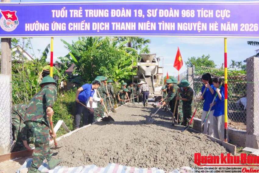 Đẩy mạnh các hoạt động kỷ niệm 81 năm Ngày truyền thống lực lượng vũ trang Quân khu (15/10/1945 - 15/10/2026