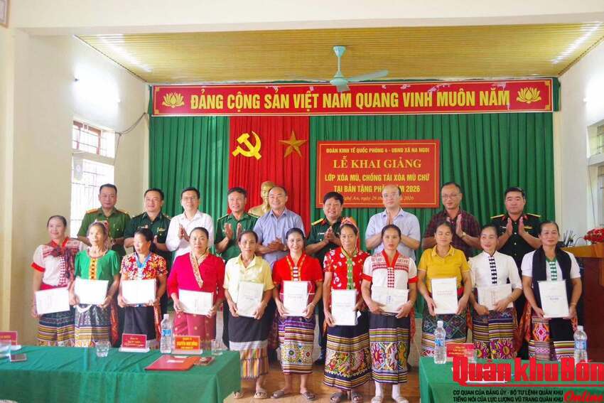 Đoàn Kinh tế - Quốc phòng 4 (Quân khu 4) hỗ trợ thông tin, tuyên truyền cho đồng bào