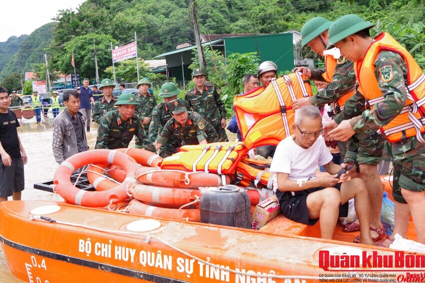 Vận dụng tư tưởng “trọng dân, gần dân”  của Hồ Chí Minh trong việc phát huy vai trò đội ngũ cán bộ Ban Chỉ huy Quân sự xã phường hiện nay