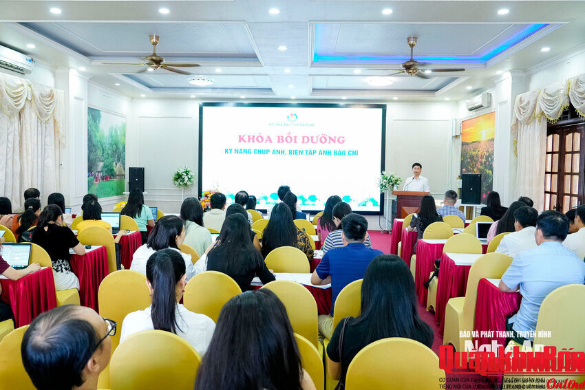 Hội Nhà báo Nghệ An bồi dưỡng kỹ năng báo chí, ứng dụng công nghệ và trí tuệ nhân tạo