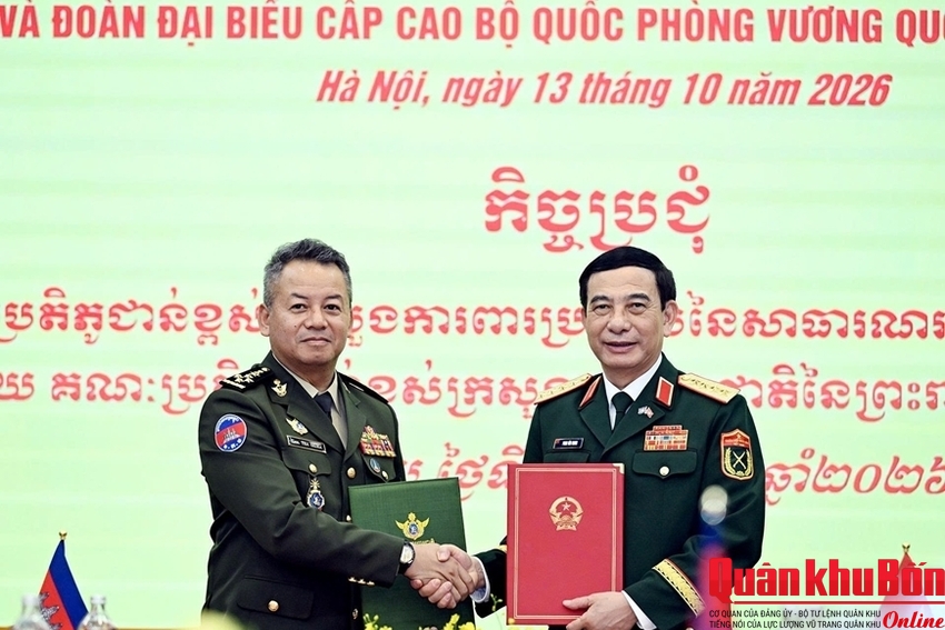 Đại tướng Phan Văn Giang hội đàm với Phó thủ tướng, Bộ trưởng Bộ Quốc phòng Campuchia