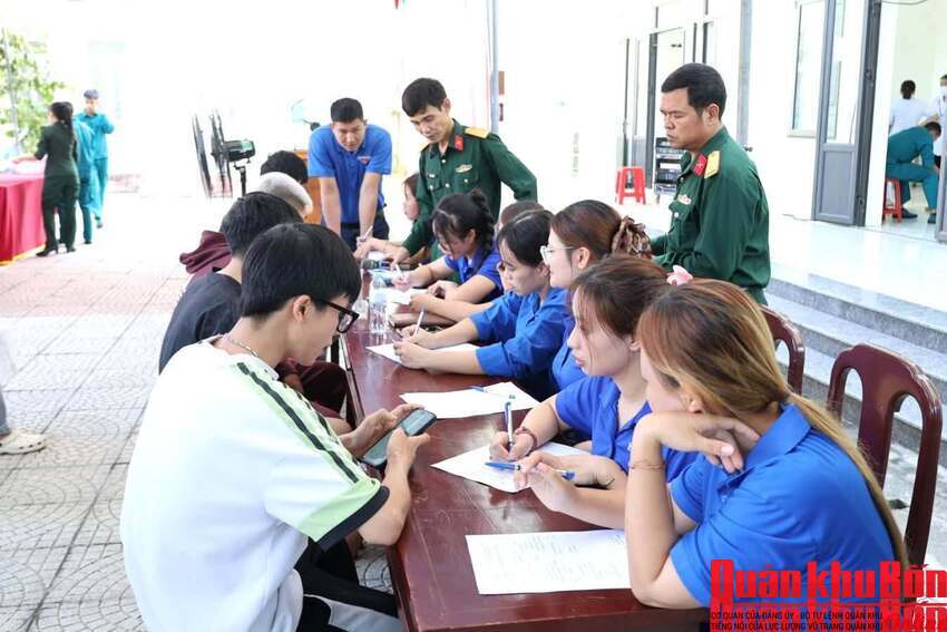 Hội đồng Nghĩa vụ quân sự xã Hoằng Hóa, tỉnh Thanh Hóa tổ chức khám sơ tuyển nghĩa vụ quân sự năm 2027