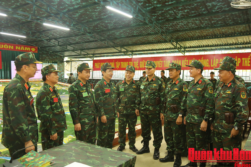 Thượng tướng Đỗ Xuân Tụng kiểm tra, chỉ đạo diễn tập Sư đoàn 324