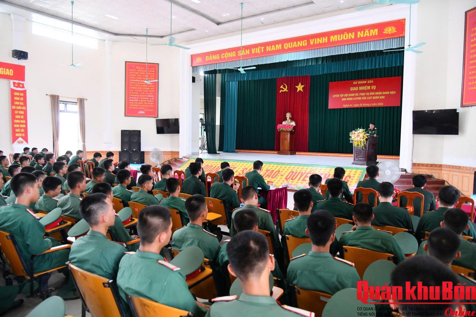 Sư đoàn 324 giao nhiệm vụ luyện tập đội danh dự