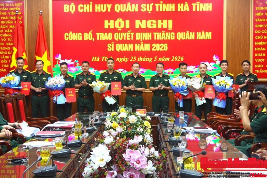 Bộ Chỉ huy Quân sự tỉnh Hà Tĩnh trao quyết định thăng quân hàm đợt 1 năm 2026