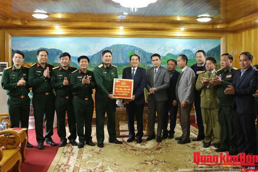 Giữa mùa Bun Pi Mây