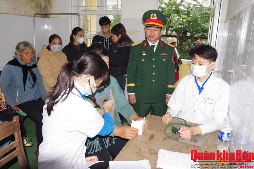 Bộ Chỉ huy Quân sự tỉnh Thừa Thiên Huế: Khám bệnh, cấp thuốc miễn phí tại xã Hồng Thái