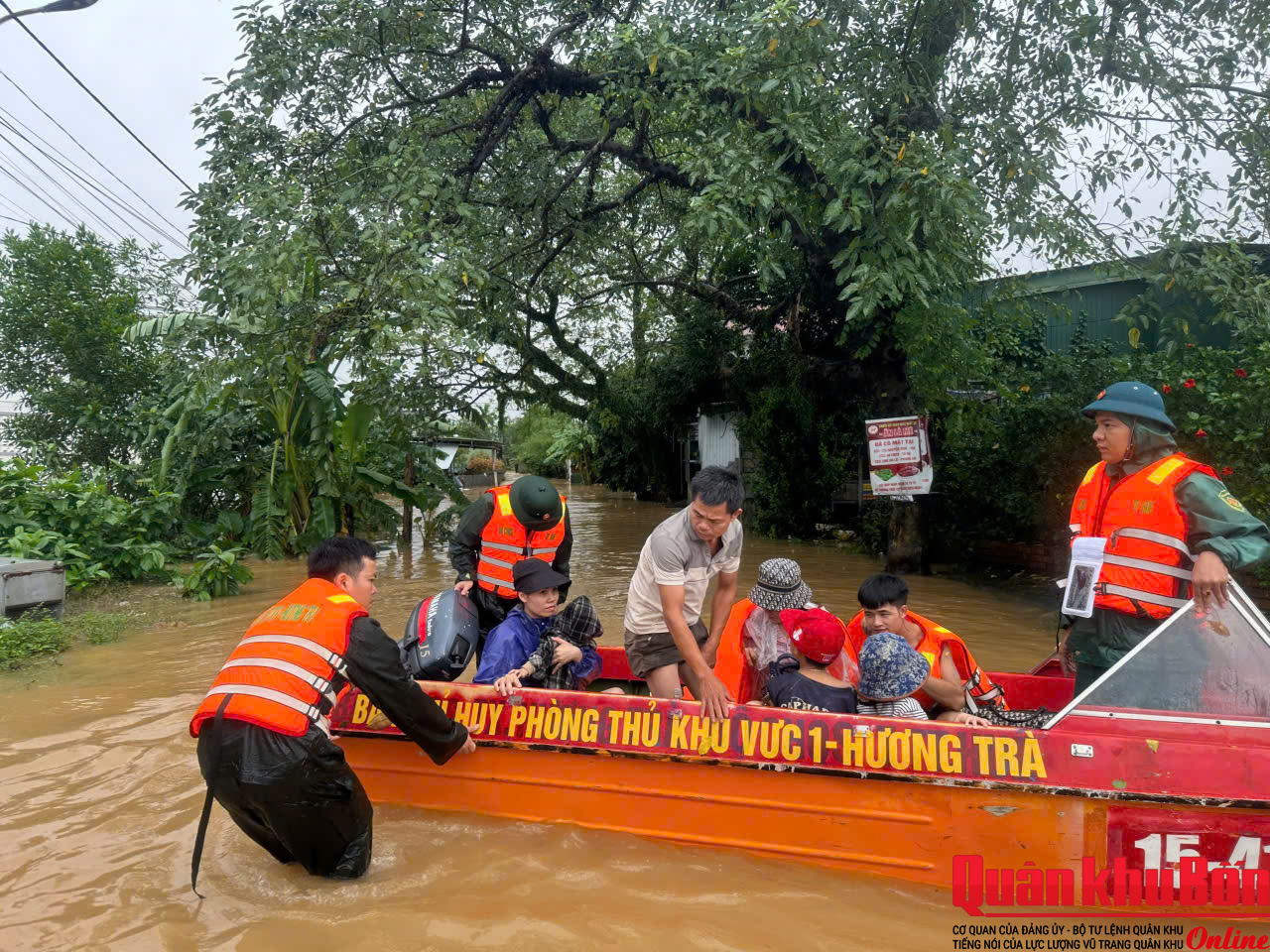 Từ bị động đến chủ động trước thiên tai ở Huế - Bài 2: “Mệnh lệnh” trước giờ nước lớn