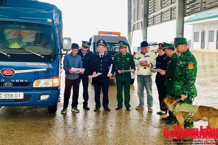 Tuyên truyền phòng, chống pháo nổ tại cửa khẩu Thanh Thủy