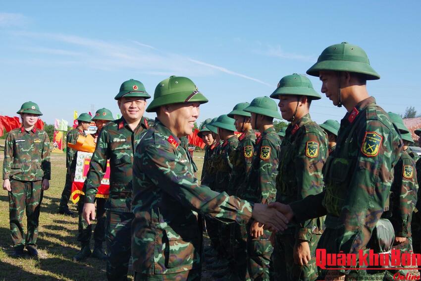 Quân khu 4: Kiểm tra chiến sĩ mới thực hành “3 tiếng nổ” tại Bộ Chỉ huy Quân sự thành phố Huế
