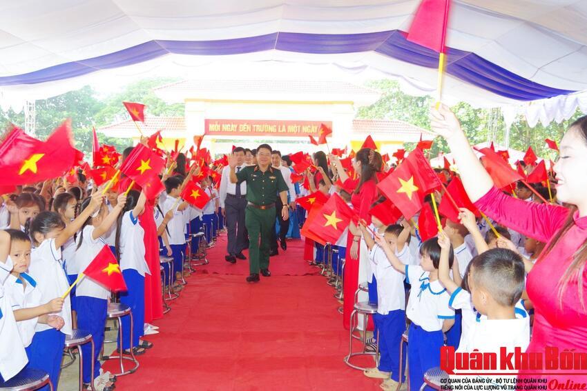 Lễ khai giảng và khánh thành Trường Phổ thông nội trú Tiểu học và Trung học Cơ sở Quế Phong
