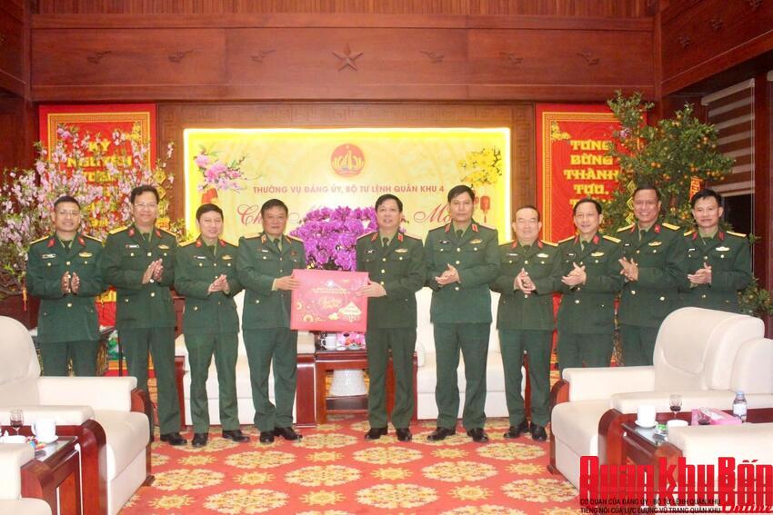 Học viện Kỹ thuật Quân sự thăm, chúc Tết Quân khu 4
