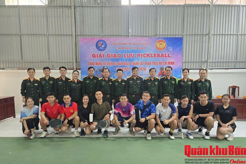 Chi đoàn cơ quan Cục Chính trị Quân khu 4 giao lưu thể thao chào mừng 95 năm Ngày thành lập Đoàn TNCS Hồ Chí Minh