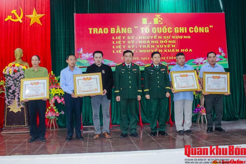 Trao Bằng “Tổ quốc ghi công” cho các liệt sĩ tại huyện Vĩnh Linh, tỉnh Quảng Trị