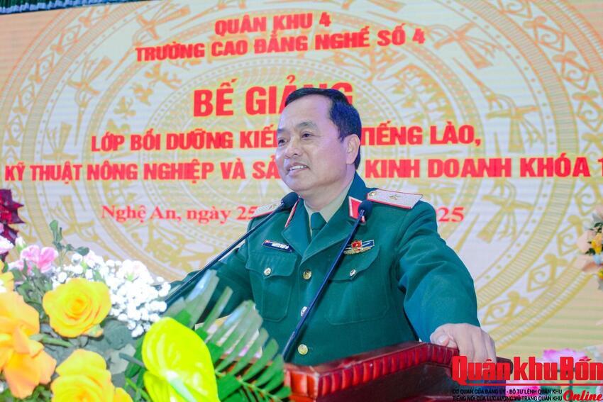 Bế giảng lớp bồi dưỡng kiến thức tiếng Lào, kỹ thuật nông nghiệp và sản xuất kinh doanh khóa 1