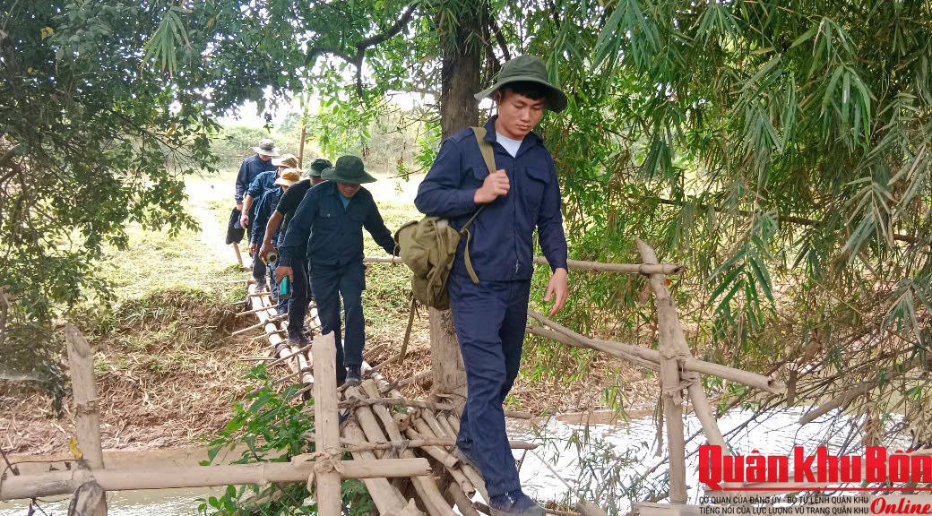 Vượt khó, tìm đồng đội trên đất bạn Lào