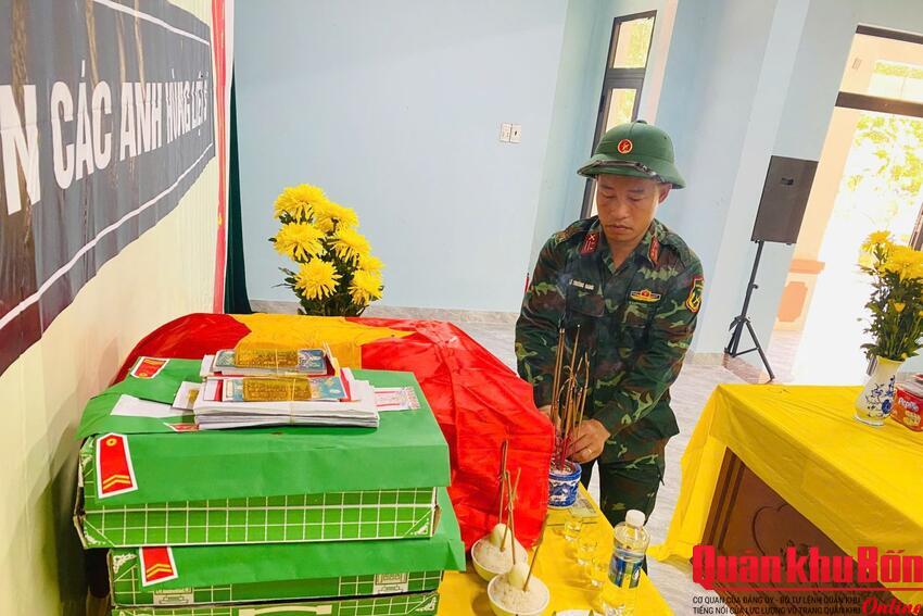 Sư đoàn 968 (Quân khu 4) quy tập 3 hài cốt liệt sĩ cùng di vật khắc chữ “Huynh”