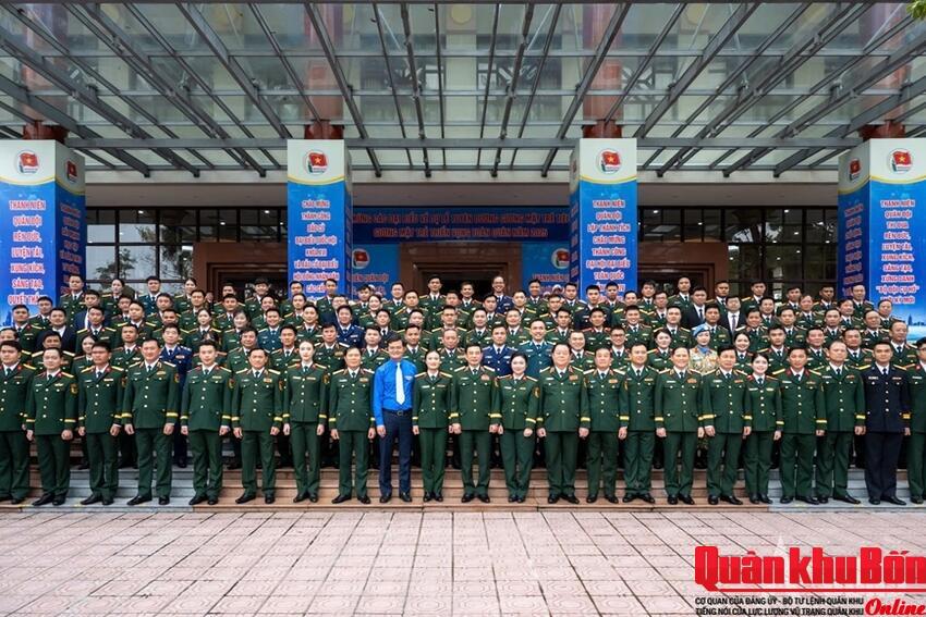 Đồng chí Tư lệnh, Chính uỷ Quân khu 4 dự Lễ tuyên dương Gương mặt trẻ tiêu biểu toàn quân năm 2025